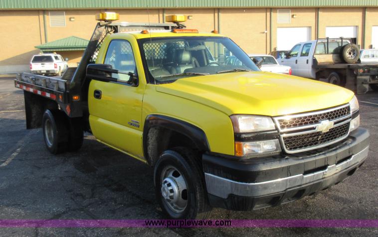 image for item AW9104 2006 Chevrolet Silverado 3500 flatbed truck