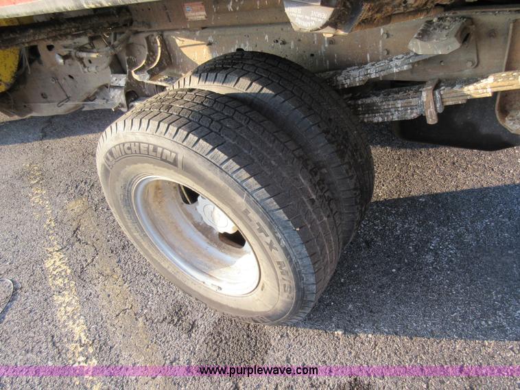 image for item AW9104 2006 Chevrolet Silverado 3500 flatbed truck