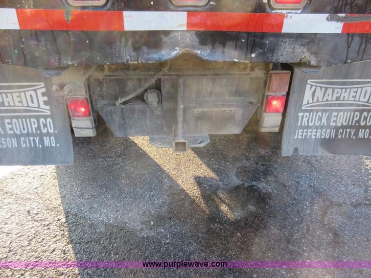 image for item AW9104 2006 Chevrolet Silverado 3500 flatbed truck