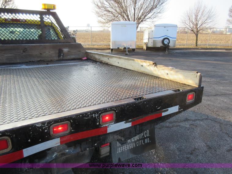 image for item AW9104 2006 Chevrolet Silverado 3500 flatbed truck