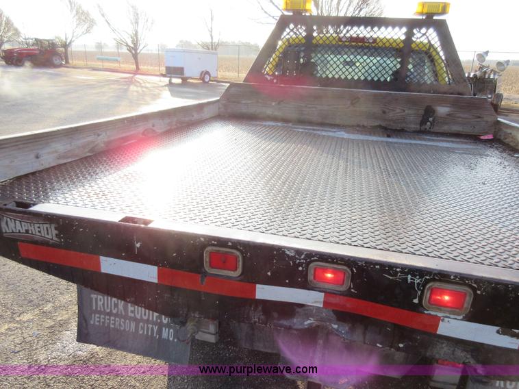 image for item AW9104 2006 Chevrolet Silverado 3500 flatbed truck