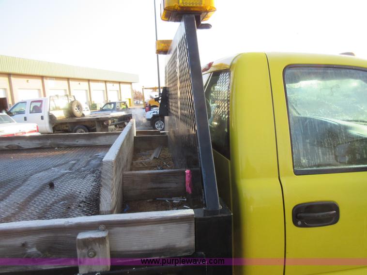 image for item AW9104 2006 Chevrolet Silverado 3500 flatbed truck