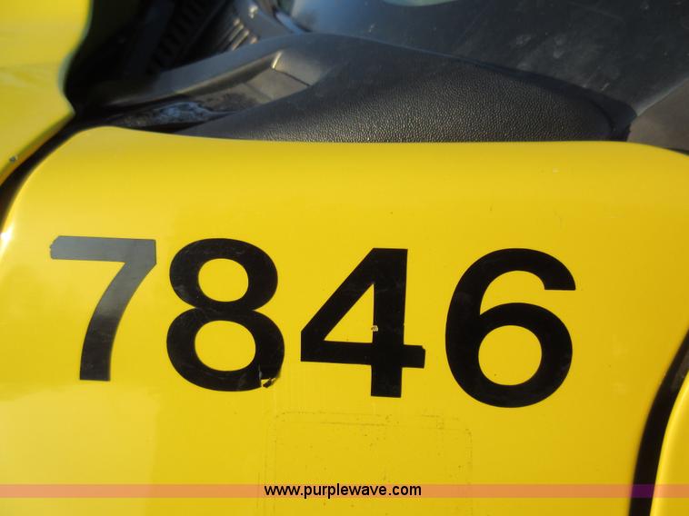 image for item AW9104 2006 Chevrolet Silverado 3500 flatbed truck