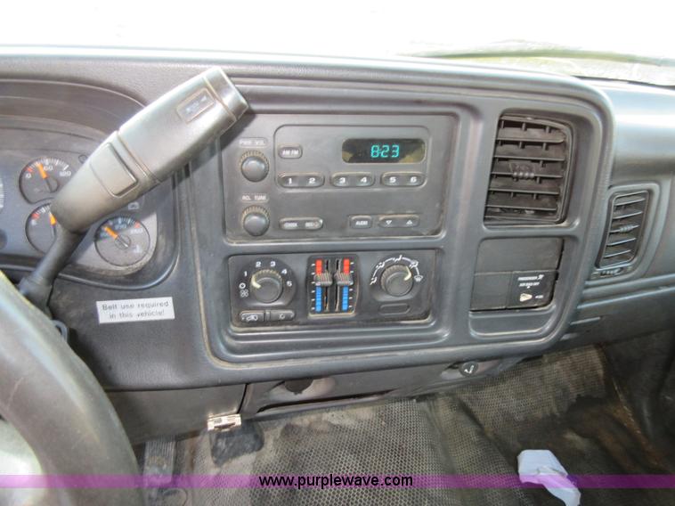 image for item AW9104 2006 Chevrolet Silverado 3500 flatbed truck