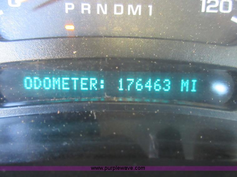 image for item AW9104 2006 Chevrolet Silverado 3500 flatbed truck