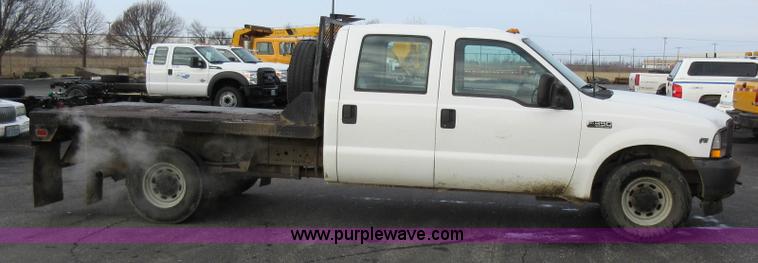 image for item AW9105 2002 Ford F350 Super Duty XL Crew Cab flatbed truck