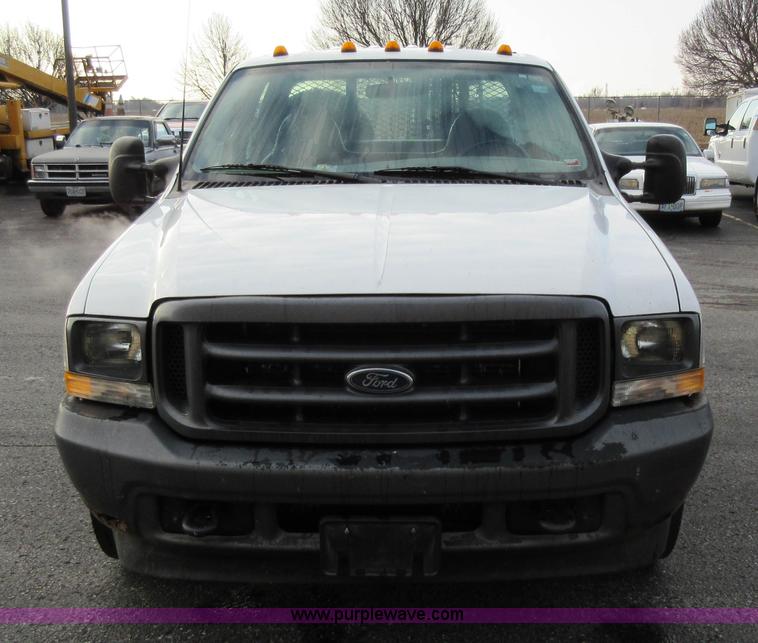 image for item AW9105 2002 Ford F350 Super Duty XL Crew Cab flatbed truck