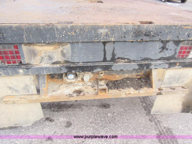 image for item AW9105 2002 Ford F350 Super Duty XL Crew Cab flatbed truck