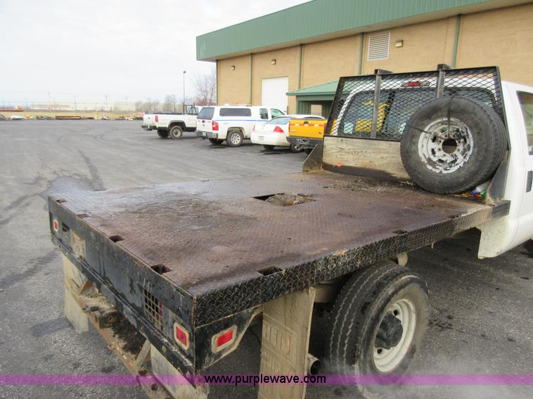 image for item AW9105 2002 Ford F350 Super Duty XL Crew Cab flatbed truck