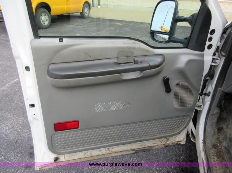 image for item AW9105 2002 Ford F350 Super Duty XL Crew Cab flatbed truck