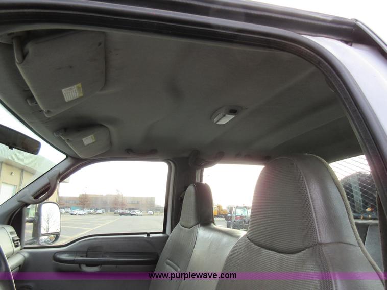 image for item AW9105 2002 Ford F350 Super Duty XL Crew Cab flatbed truck