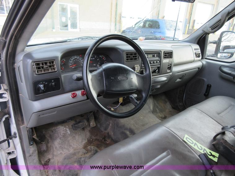 image for item AW9105 2002 Ford F350 Super Duty XL Crew Cab flatbed truck