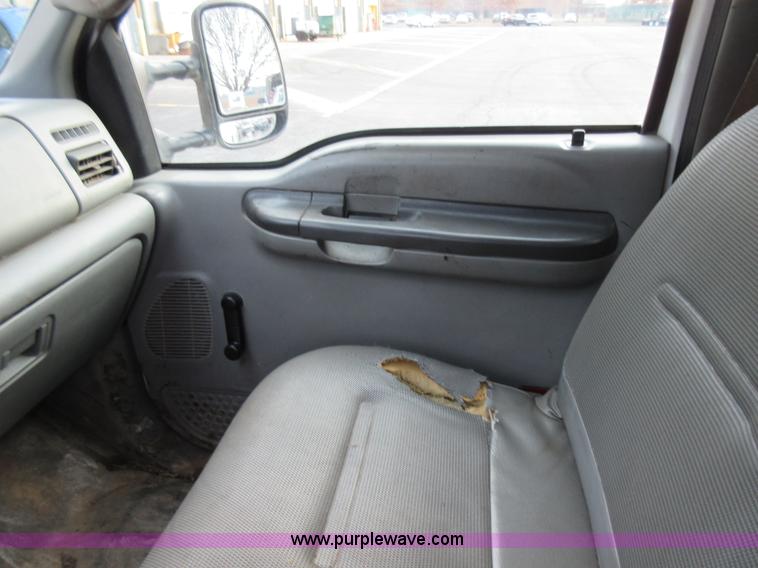 image for item AW9105 2002 Ford F350 Super Duty XL Crew Cab flatbed truck