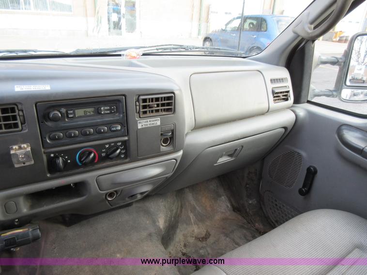 image for item AW9105 2002 Ford F350 Super Duty XL Crew Cab flatbed truck