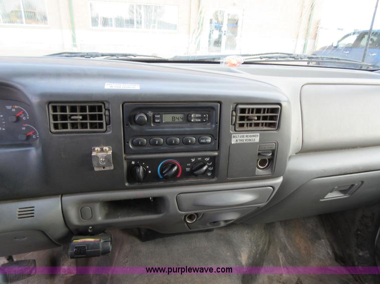 image for item AW9105 2002 Ford F350 Super Duty XL Crew Cab flatbed truck