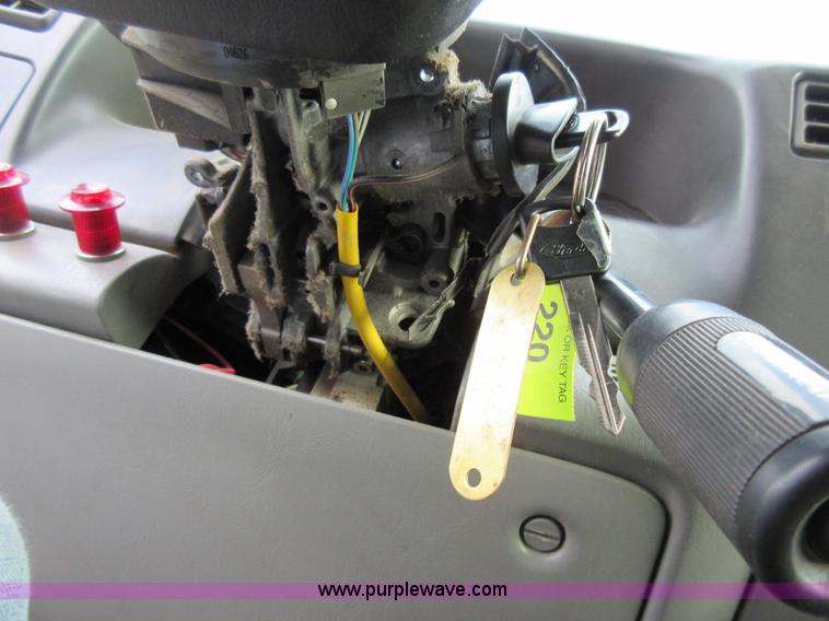 image for item AW9105 2002 Ford F350 Super Duty XL Crew Cab flatbed truck