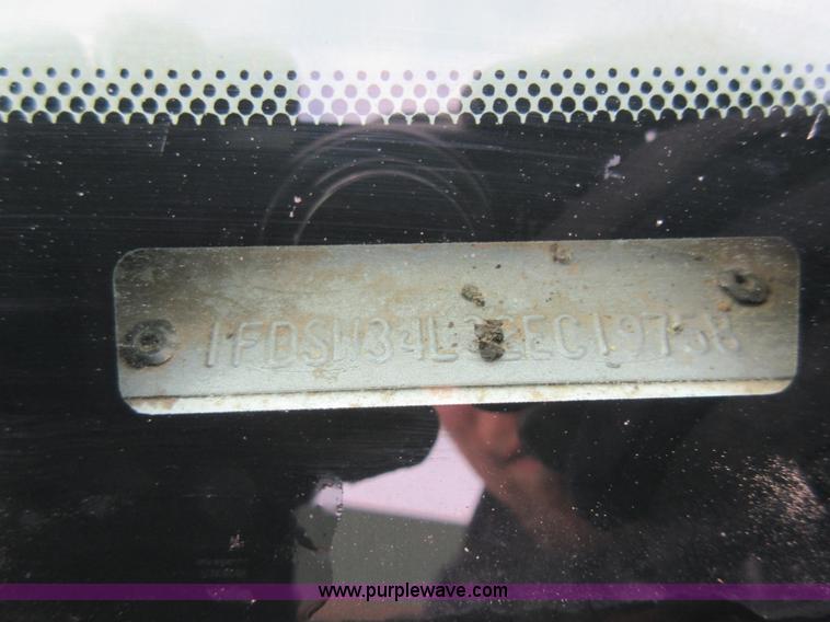 image for item AW9105 2002 Ford F350 Super Duty XL Crew Cab flatbed truck