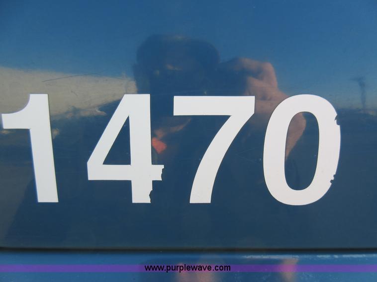 image for item AW9107 2002 International 4300 propane delivery truck