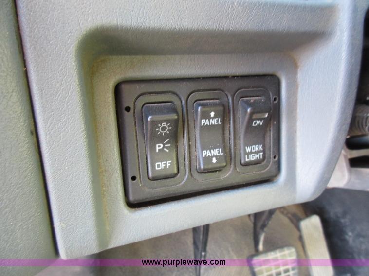 image for item AW9107 2002 International 4300 propane delivery truck