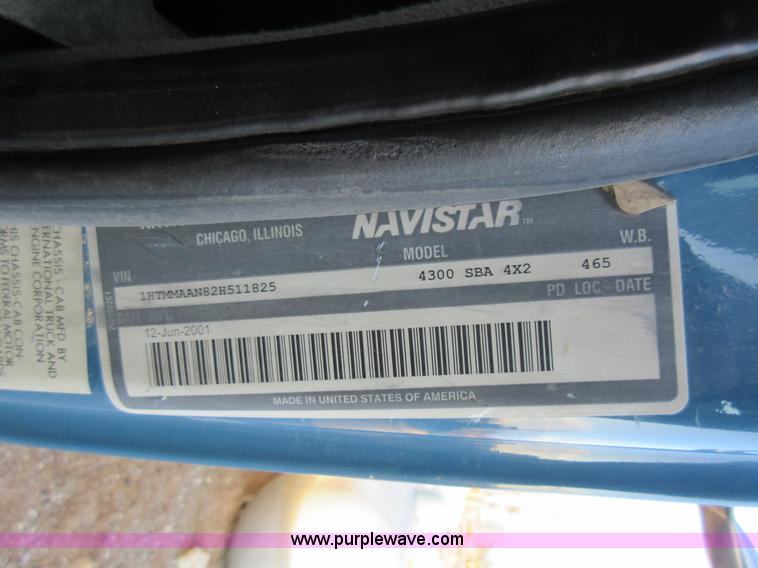 image for item AW9107 2002 International 4300 propane delivery truck