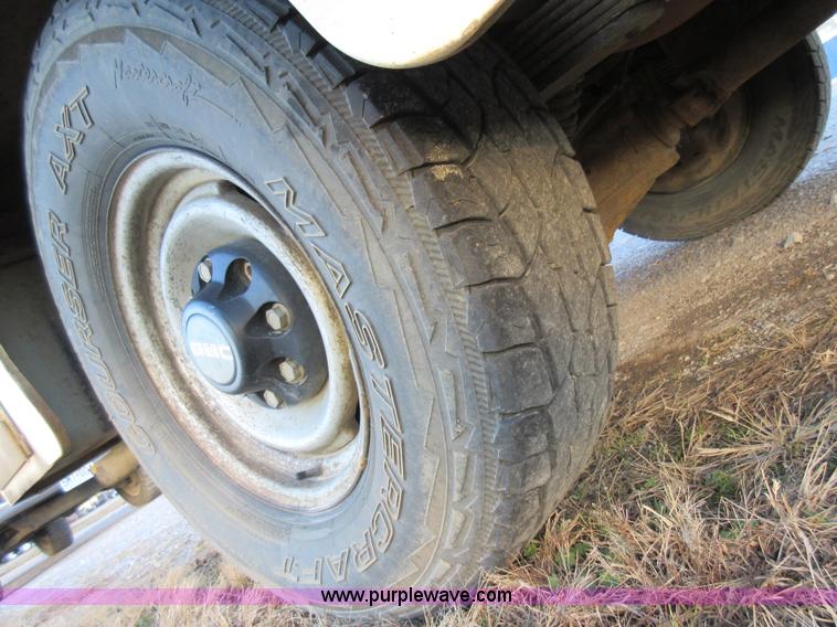 image for item AW9108 1999 GMC Sierra Classic 3500 utility truck