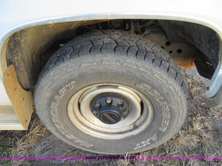 image for item AW9108 1999 GMC Sierra Classic 3500 utility truck