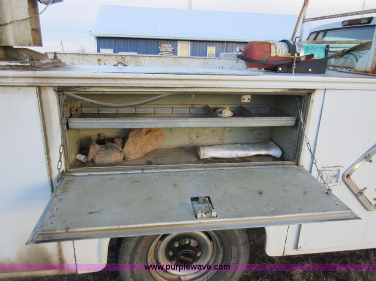 image for item AW9108 1999 GMC Sierra Classic 3500 utility truck