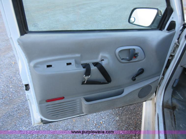 image for item AW9108 1999 GMC Sierra Classic 3500 utility truck