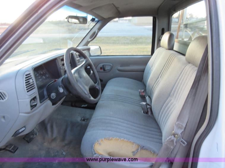 image for item AW9108 1999 GMC Sierra Classic 3500 utility truck