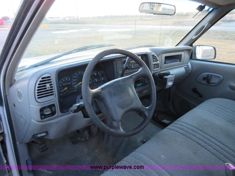 image for item AW9108 1999 GMC Sierra Classic 3500 utility truck