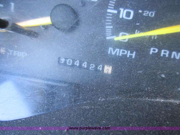 image for item AW9108 1999 GMC Sierra Classic 3500 utility truck
