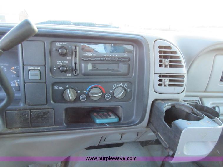 image for item AW9108 1999 GMC Sierra Classic 3500 utility truck