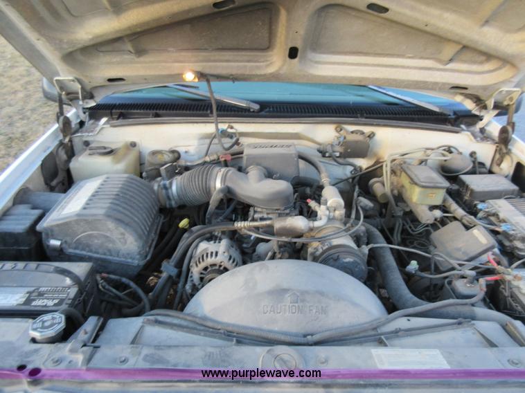 image for item AW9108 1999 GMC Sierra Classic 3500 utility truck