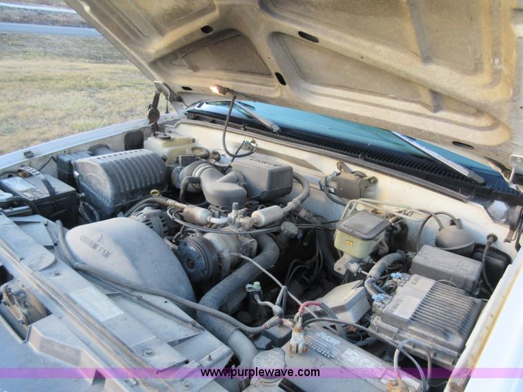 image for item AW9108 1999 GMC Sierra Classic 3500 utility truck