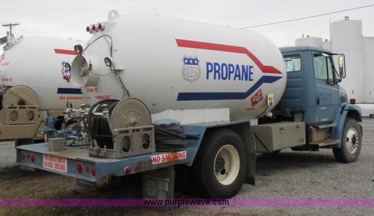 image for item AW9109 2000 Freightliner FL70 propane delivery truck