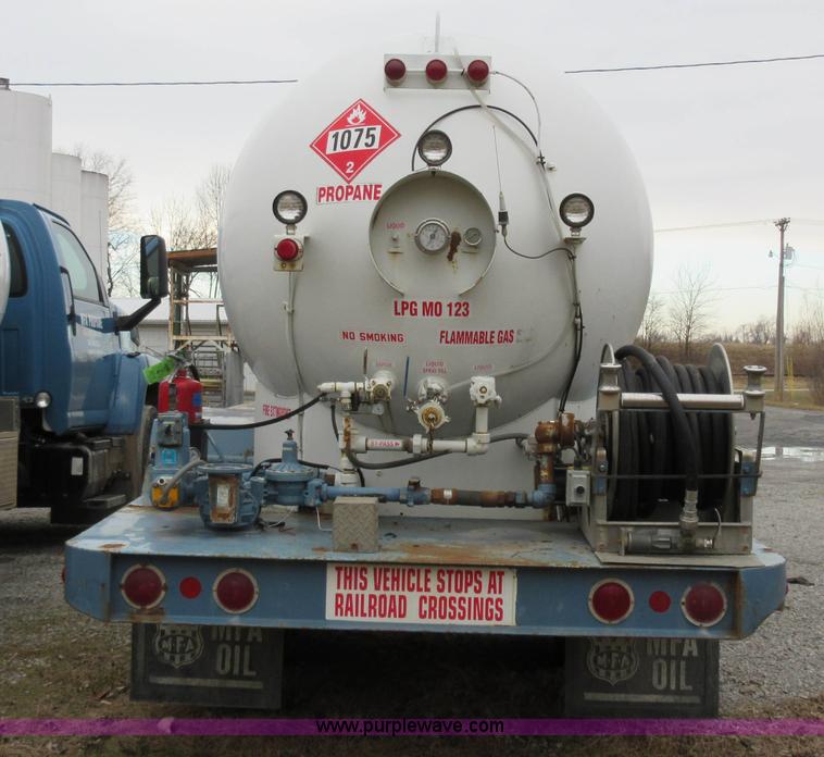 image for item AW9109 2000 Freightliner FL70 propane delivery truck