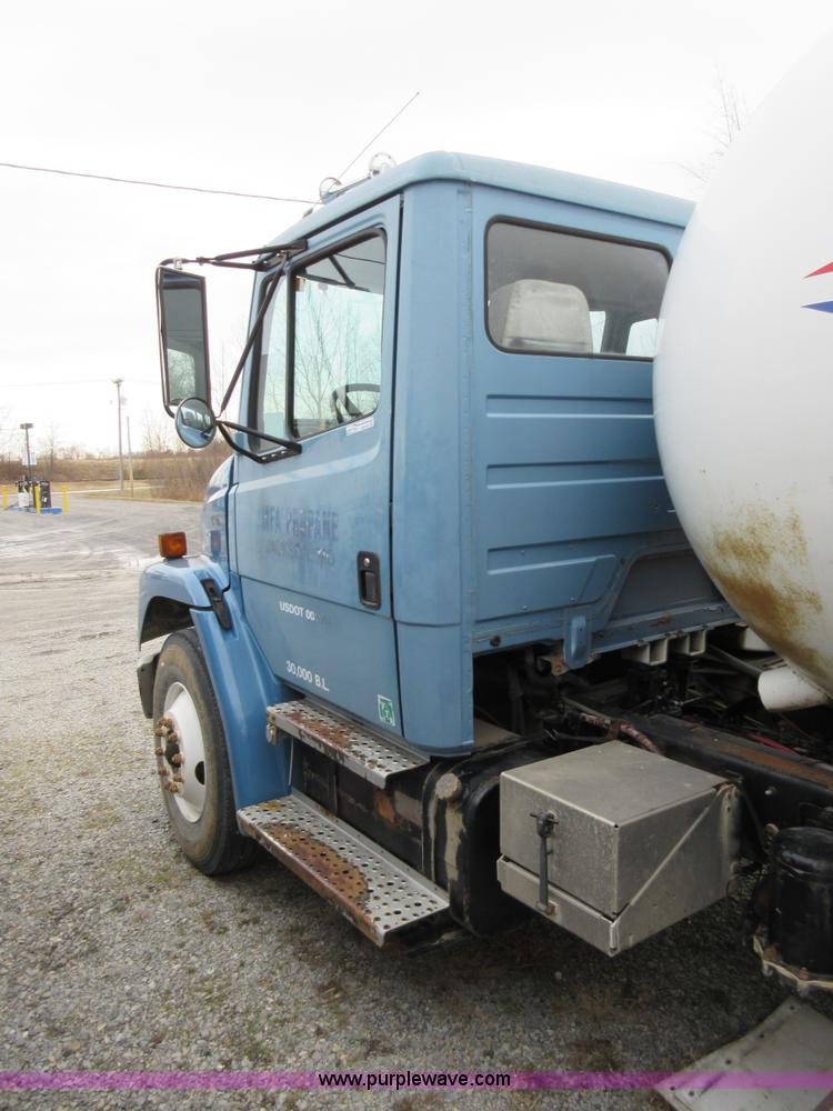 image for item AW9109 2000 Freightliner FL70 propane delivery truck