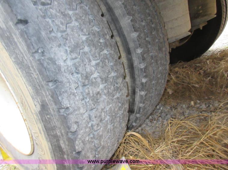 image for item AW9109 2000 Freightliner FL70 propane delivery truck