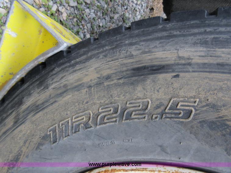 image for item AW9109 2000 Freightliner FL70 propane delivery truck