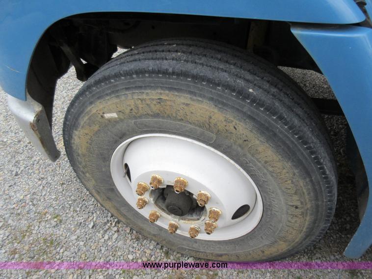 image for item AW9109 2000 Freightliner FL70 propane delivery truck