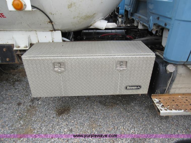 image for item AW9109 2000 Freightliner FL70 propane delivery truck