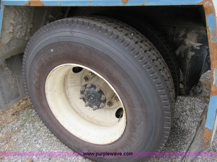 image for item AW9109 2000 Freightliner FL70 propane delivery truck