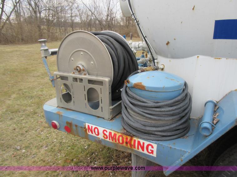 image for item AW9109 2000 Freightliner FL70 propane delivery truck