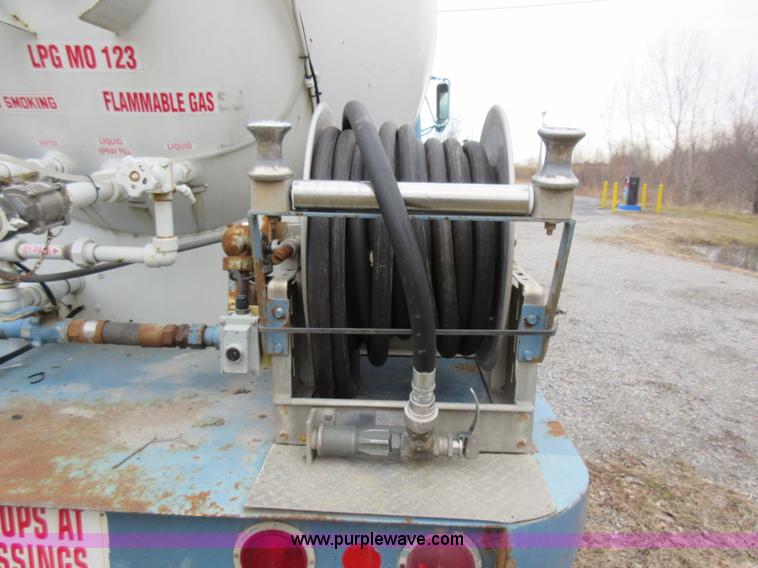 image for item AW9109 2000 Freightliner FL70 propane delivery truck