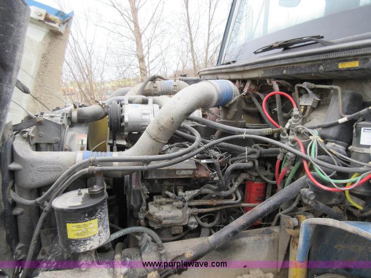 image for item AW9109 2000 Freightliner FL70 propane delivery truck