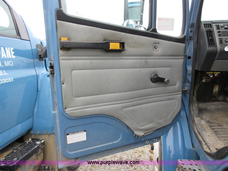 image for item AW9109 2000 Freightliner FL70 propane delivery truck