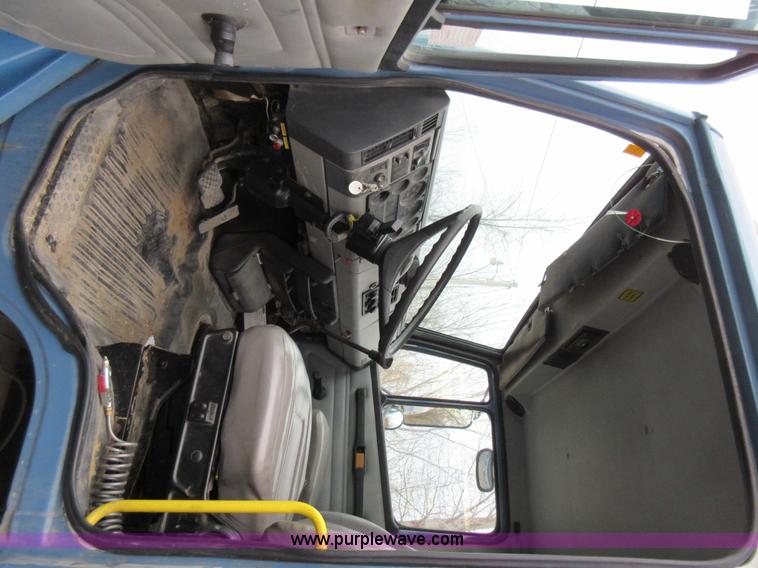 image for item AW9109 2000 Freightliner FL70 propane delivery truck