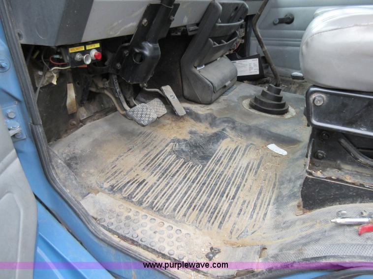 image for item AW9109 2000 Freightliner FL70 propane delivery truck