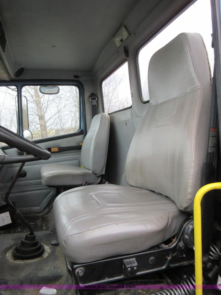 image for item AW9109 2000 Freightliner FL70 propane delivery truck