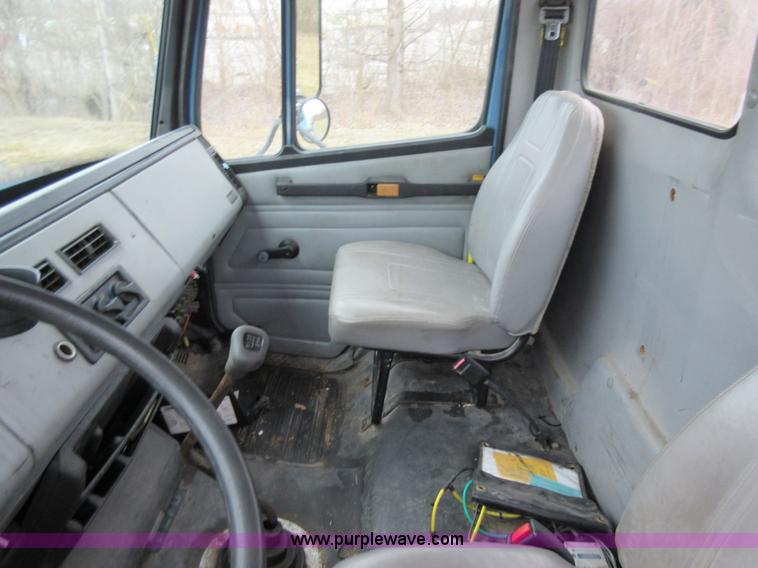 image for item AW9109 2000 Freightliner FL70 propane delivery truck